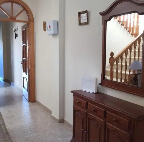 Ardales House بيت للعطل